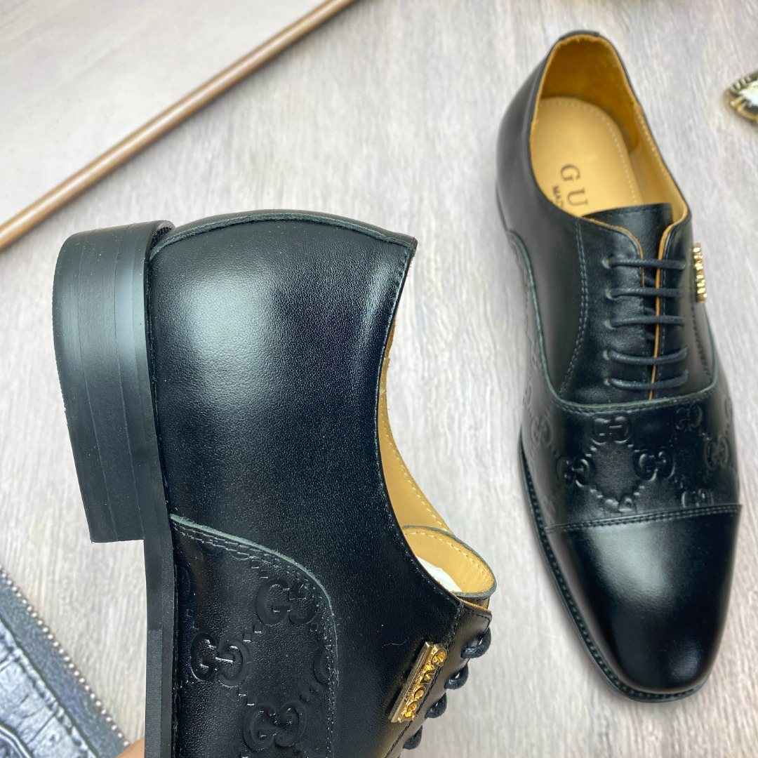 Gucci Black Embossed Lace-Up Dress Shoes